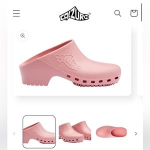 NWOT Limited Edition Bubblegum Pink Calzuro Clogs 💖 Surgical Nursing Shoes